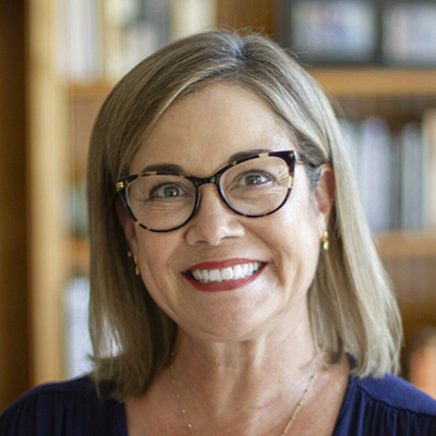 Headshot of Liz Hollingworth